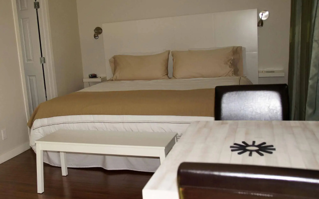 Crescent Motel