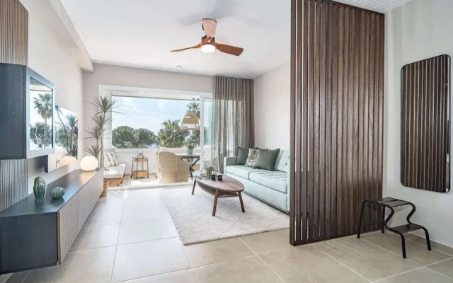 Jm9.4 - Totally Renovated in Stylish Design