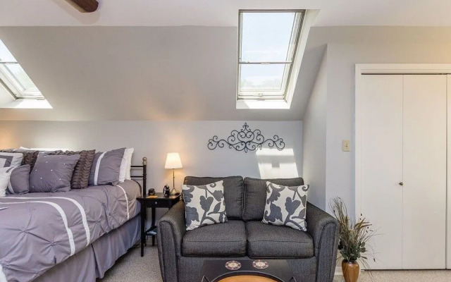 Gastehaus Royal Oaks Studio Bedroom Apts by Redawning