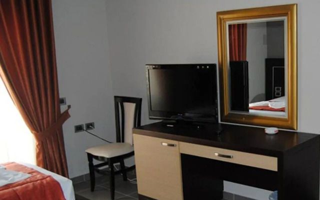 Lion Gate Hotel