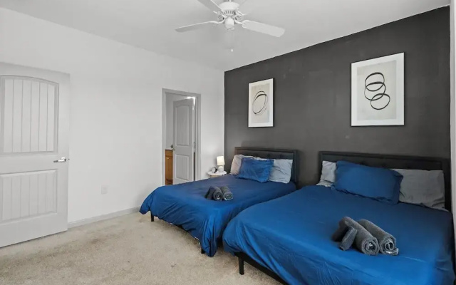 Upscale King 2BR Suite Mins to Charlotte