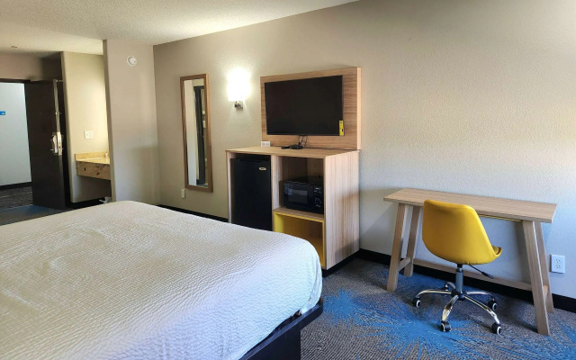 Days Inn & Suites by Wyndham New Iberia