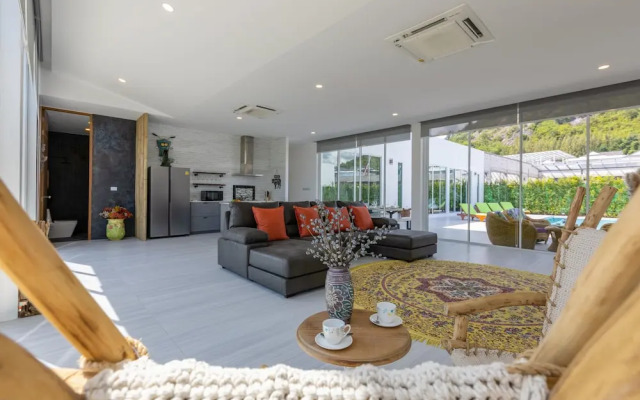 Modern Tropical 4 Bedroom Pool Villa KH-B5