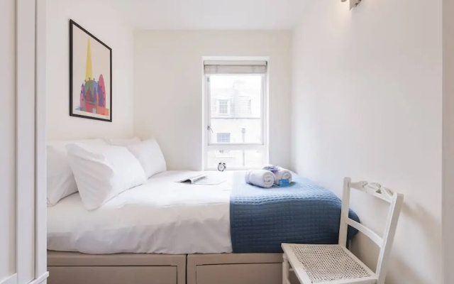 Bright Charing Cross Apartment