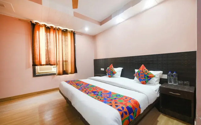 Fabhotel Moon Light