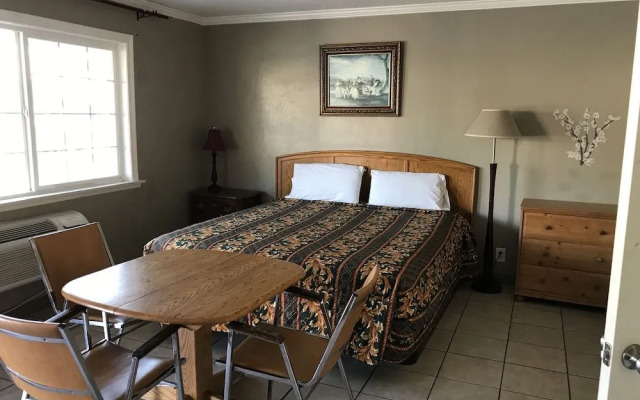 Sunshine Village Motel