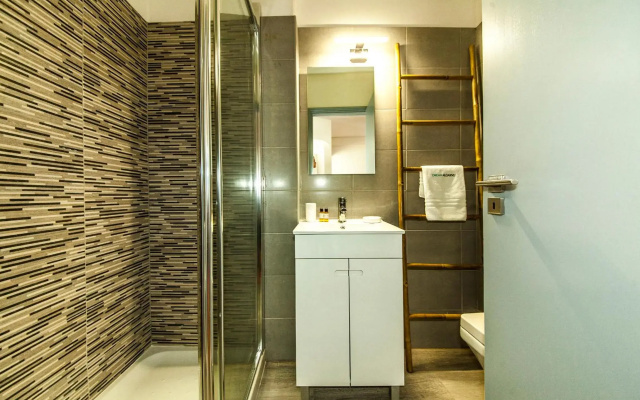 B20 - Sun and Pool Apartment
