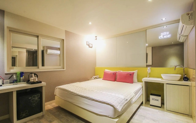 Hotel Cube