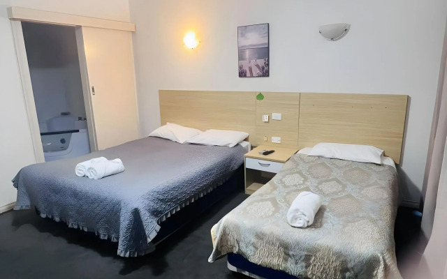 Jacksons Motor Inn