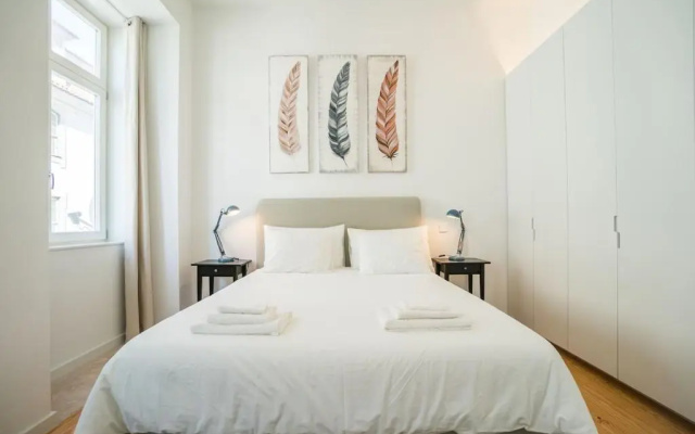 Spacious and Bright Apartment in Cais Sodre