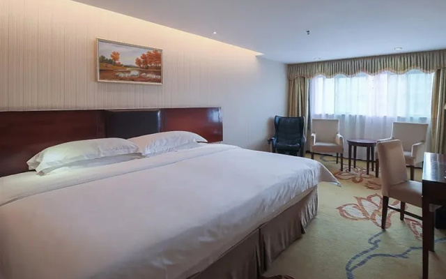 Vienna 3 Best Hotel (Shenzhen Guanlan Metro Station)