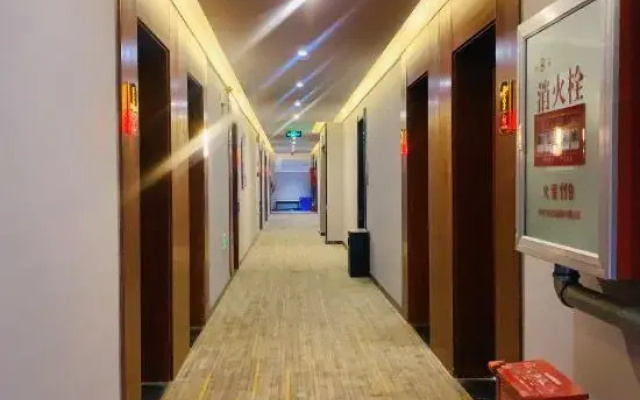 Shankee Hotel (Jiaozuo Station Henan Polytechnic University North Campus)