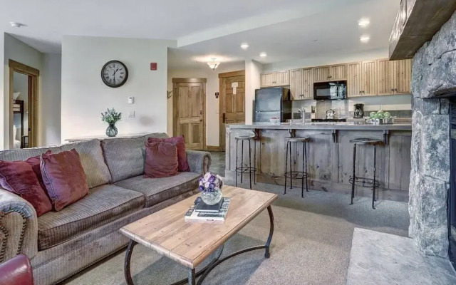 Ski-in Mountain Thunder Lodge 2 Bedroom Condo