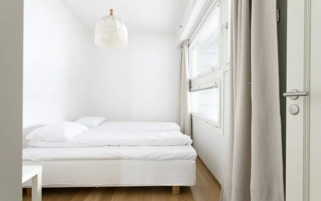 2ndhomes Cozy 1BR Home w Balcony