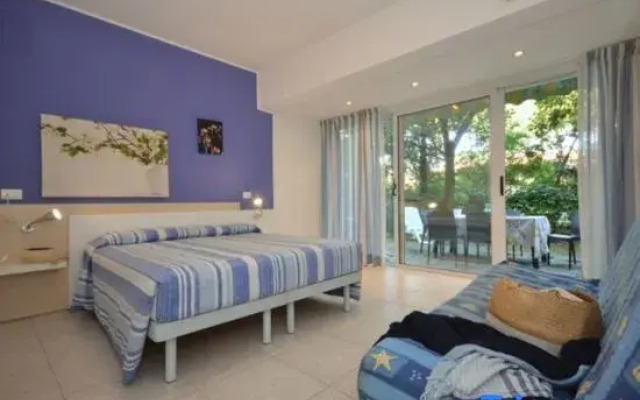 Bright studio apartment near the beach