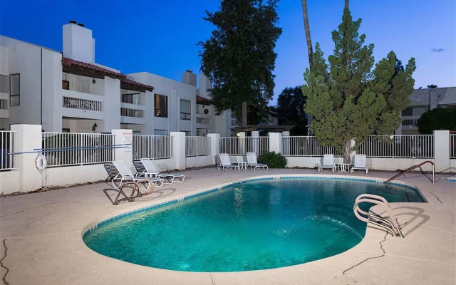 Royal Palm Condo 2 BR by Casago