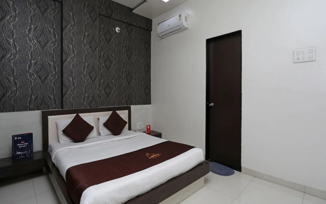 OYO 8717 Everest Inn Hotel