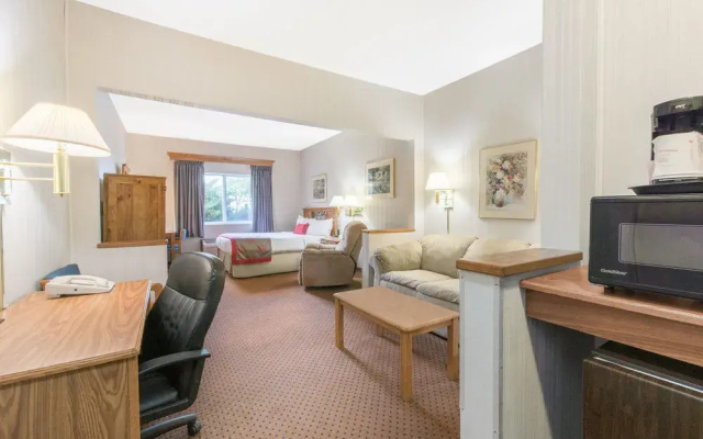 Ramada Limited Suites Bismarck