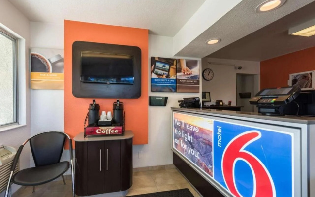 Motel 6 Reno - Virginia Plumb
