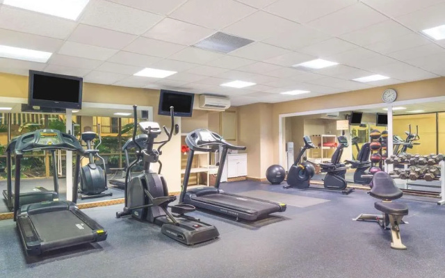 Holiday Inn Hotel And Suites