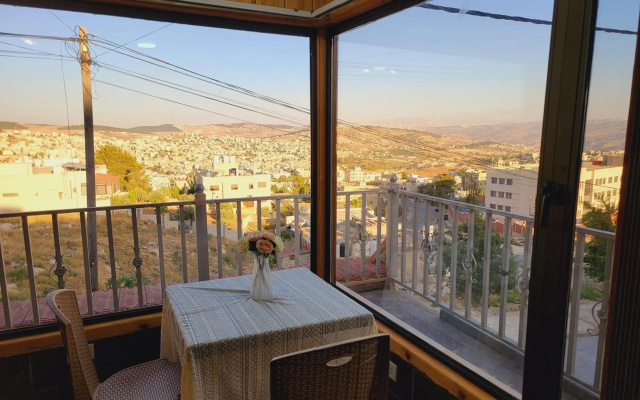 atoom lodge