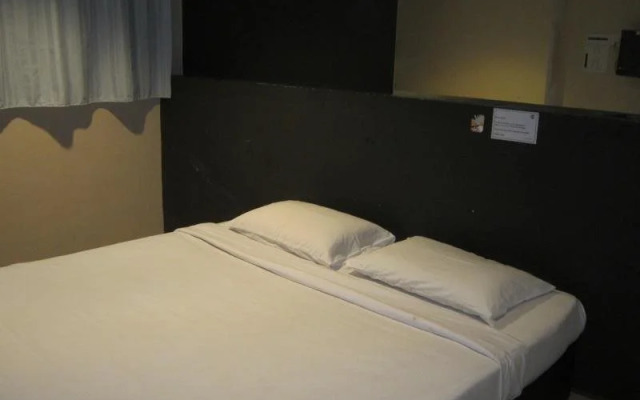 Three Top Hotel