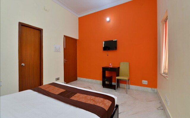 OYO 12210 Comfort N Cozy