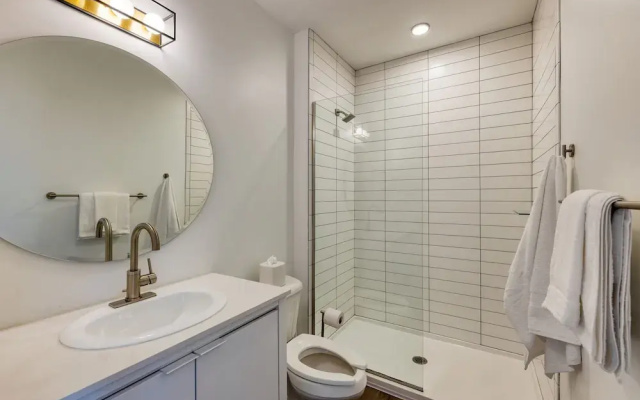 The Carter 505 by Avantstay 4BR Balcony