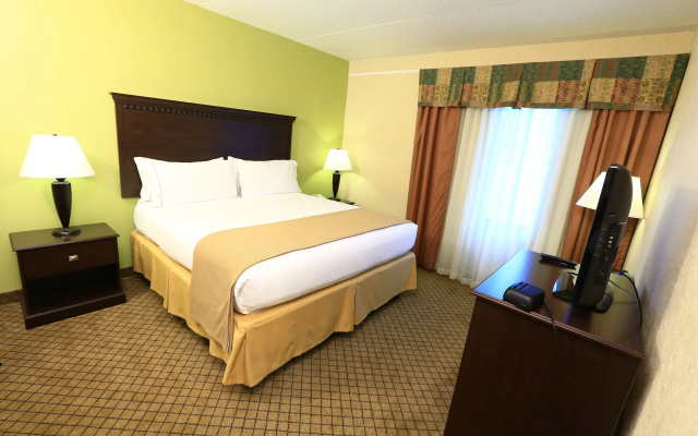 Holiday Inn Express Grand Rapids Airport North by IHG