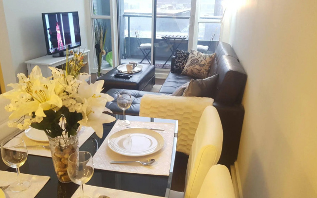 Lavish Suites - Two Story Loft - Downtown Toronto