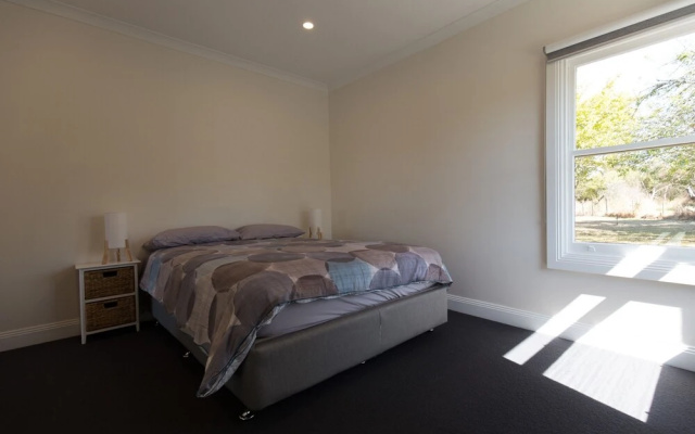 Leichhardt Farm Cottages