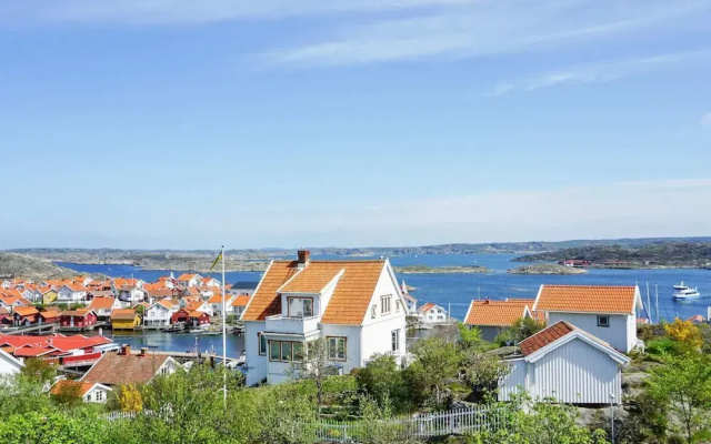 2 Person Holiday Home in Gullholmen