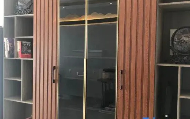 Junlan Yuejing Hotel (Yinchuan Yuehaiwan CBD Lanshan Park)