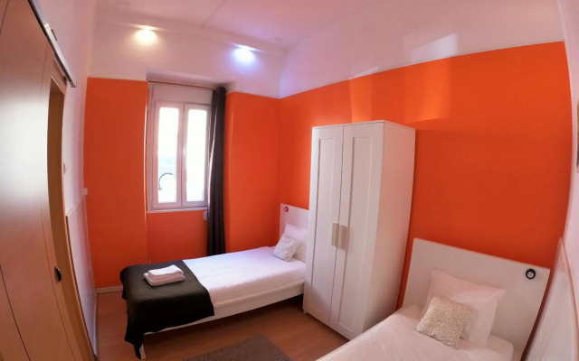 Lisbon T2 apartment in typical villa in Sapadores Lisbon