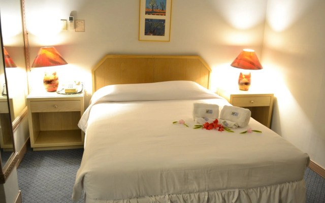 West Plaza Hotel Desekel