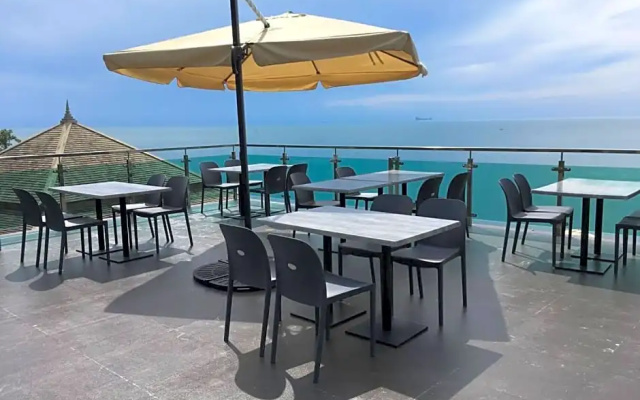 Cliff Lanta Suite