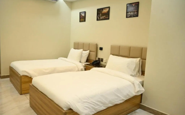 Hotel Pearl Inn