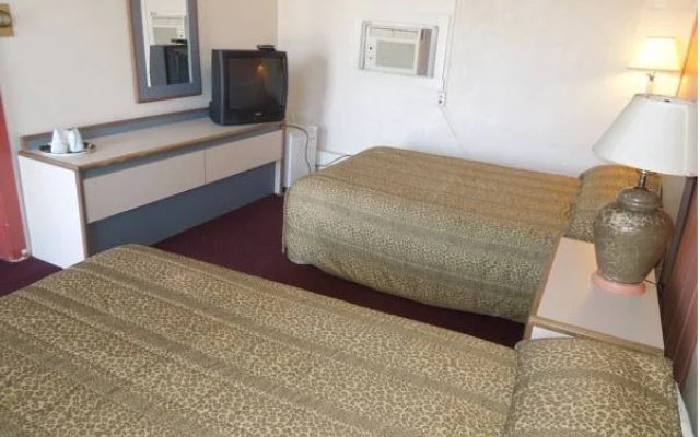Taffy Motel