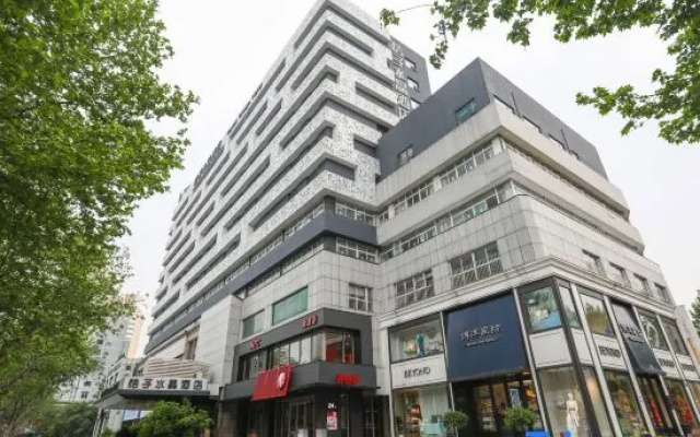 Crystal hotel Huangzhou XihuWulin square