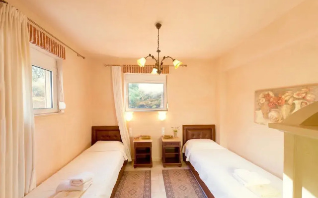 Myrsini Villa by LeaderStay