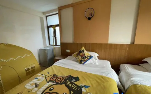 Panlong Lishore Resort (Yangshuo West Street Liriver)