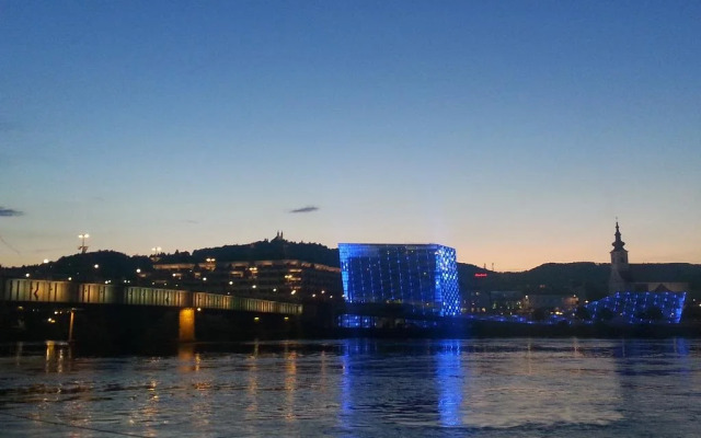 Linz SUNNY