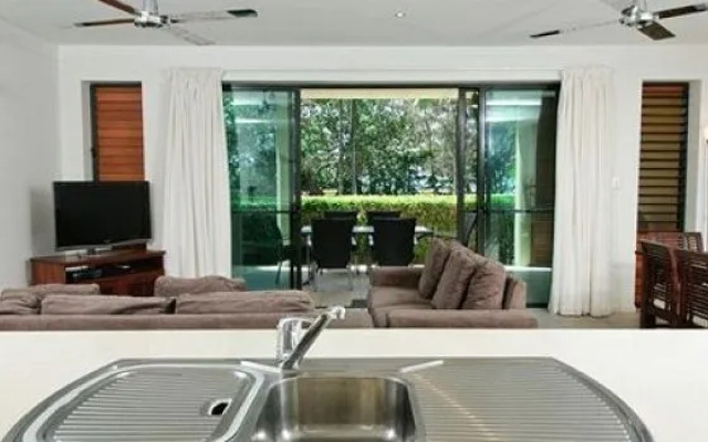 Cairns Beach Holiday Apartment