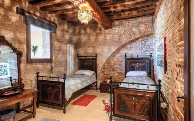 Tuscany - Townhouse - Sleeps 18 - Garden Near Lake