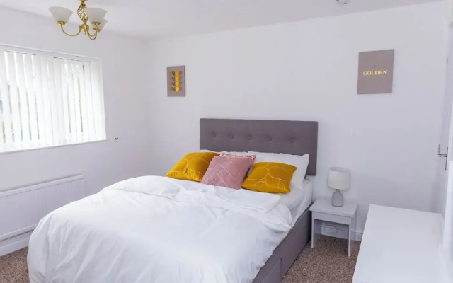 A Stunning Four Bed House in Posh Oadby, Leicester