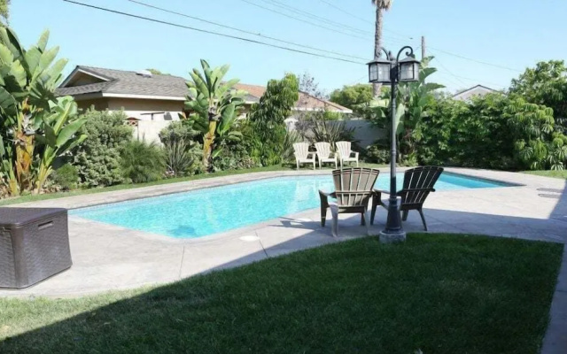 Lovely Anaheim Pool Home 1 Mile to Disney