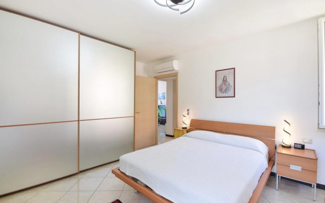 Beautiful Apartment in Genova Pra' With Wifi and 2 Bedrooms