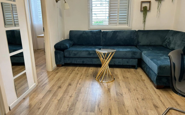 2 Bedrooms Apartment " Marcheliz " in Bat-yam