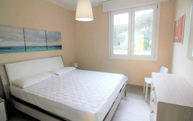 Spacious Apartment in Rosolina Mare near Sea