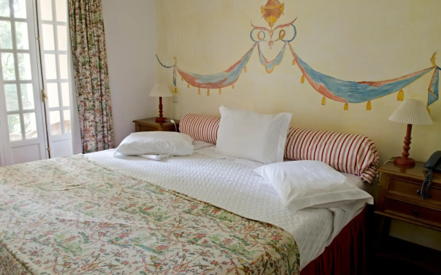 Lawrence's Hotel